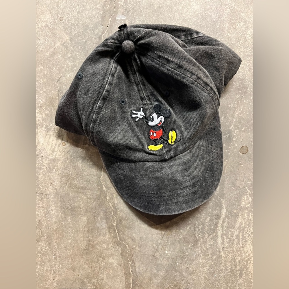 NWOT Disney Mickey Mouse dad hat.